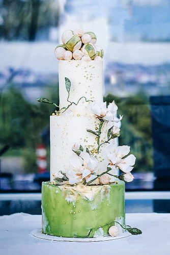 wedding cakes pictures white green with flowers and gold maria bondareva via instagram