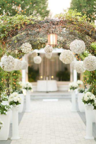 wedding venue flower decoration park white alise Ayenia Nour Photography