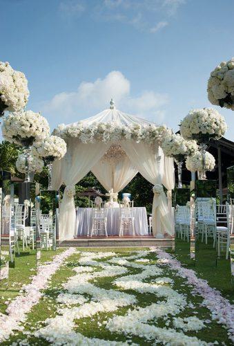 wedding venue flower decoration white flower decor Tinydot Photography