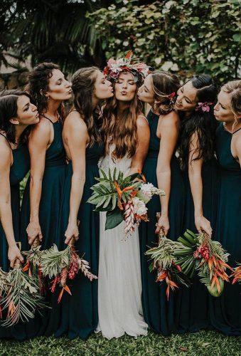 rustic wedding bride with friends hello_miss_lovely 