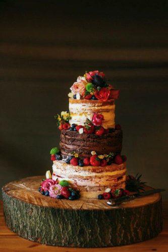rustic wedding cake with fruits babbphoto