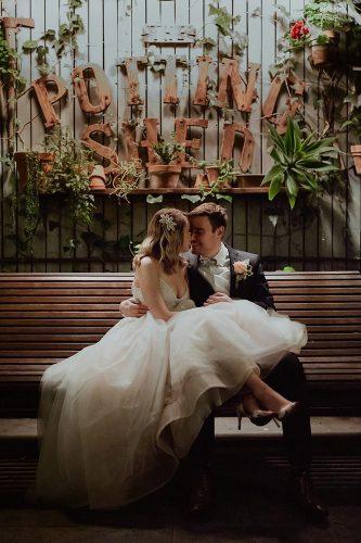 wedding photographers bride grom sitting pose olguinphotography