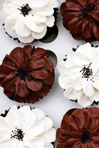 chocolate wedding cupcake black and white cupcakes hennybcakes