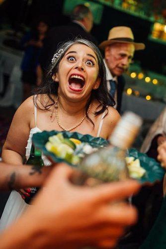 awkward wedding photos bride with unreal smile mariapaz