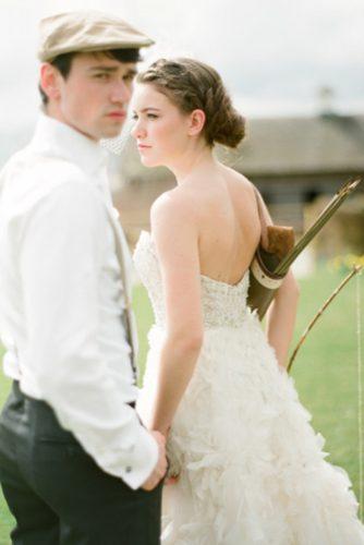 themed wedding photos hunger games bride and groom with a bow carmen santorelli photography