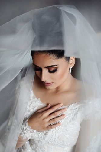 wedding portraits beautiful bride under the veil estilo photography