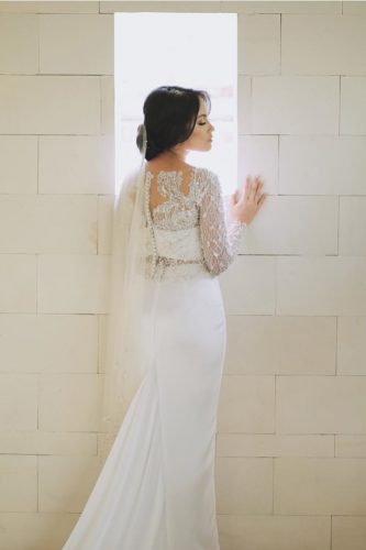wedding portraits bride full size near the wall max willy photography
