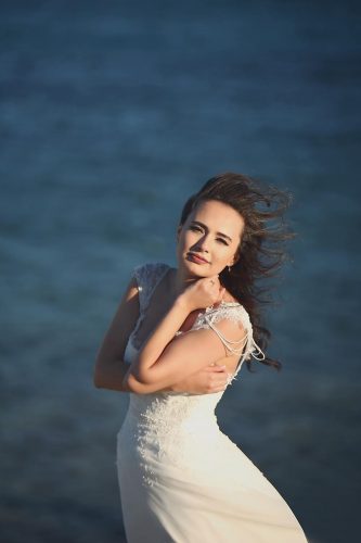 wedding portraits bride windy outdoor sea haydar dogramacı