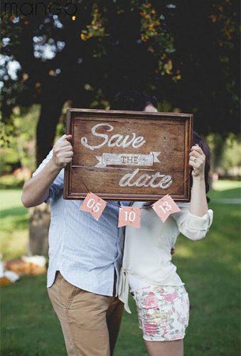 save the date photo ideas wood board Mango fotografías