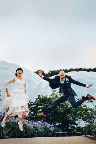 wedding entourage photo ideas bride and groom jump toby lowe photography