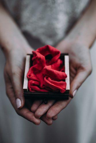 box for rings with red velvet lorena erre photography