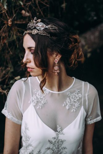 bridal hairstyle with crown lorena erre photography