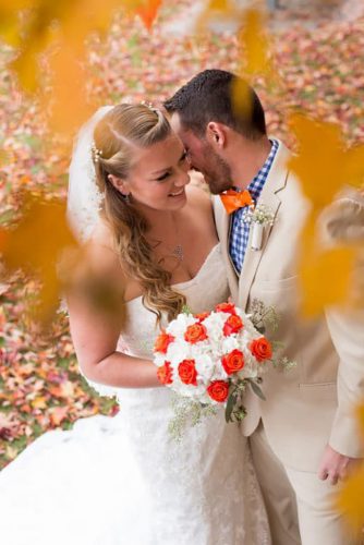 fall wedding photos couple with bouquet ryanandrach