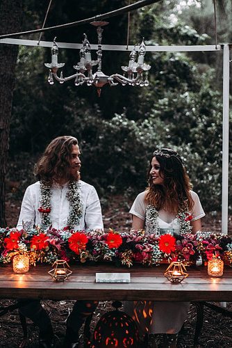 the bride and groom look at each other at the table lorena erre photography