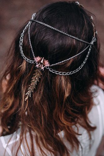 the bride with her hair and headdress with chains lorena erre photography