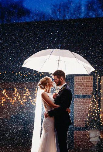 creative wedding photos couple under umbrella andydphot