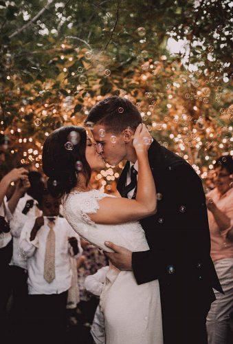 creative wedding photos kiss under buble cecharvard