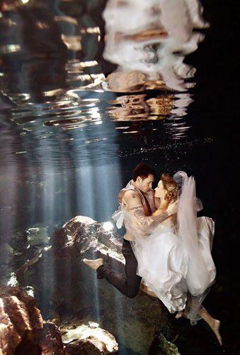 creative wedding photos romantic photo under water Del Sol Photography