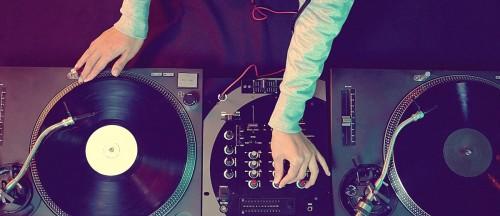 Things-to-Consider-When-Choosing-Your-Wedding-DJ