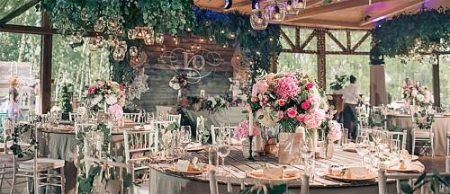 choosing wedding flowers by season