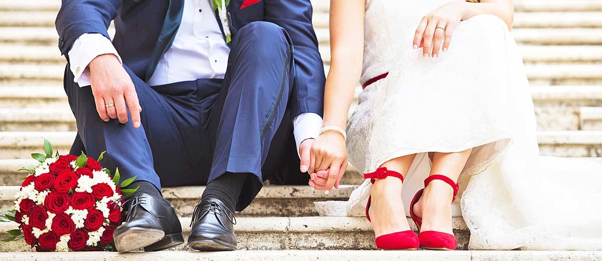 what colors should you avoid wearing to a wedding