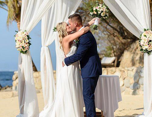 how to plan an outdoor wedding beach ceremony couple