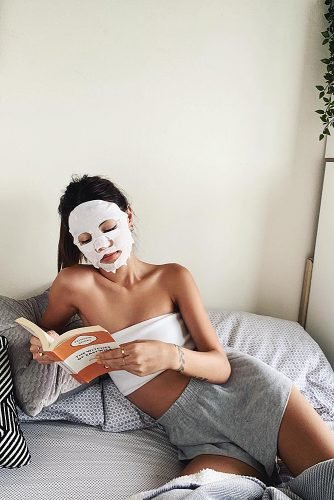 how to prevent breakout fashion beauty blogger with mask