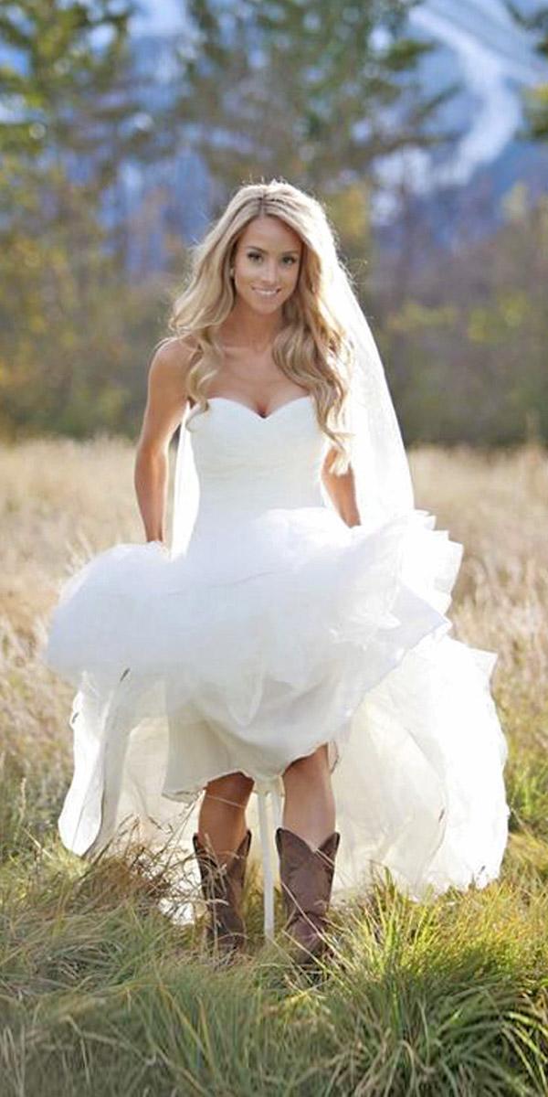 what to wear to a wedding in a hot country