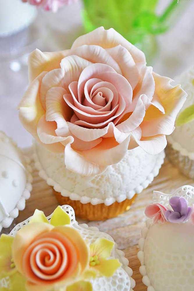 flower wedding cupcakes hilary rose cupcakes
