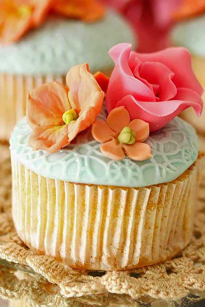 flower wedding cupcakes