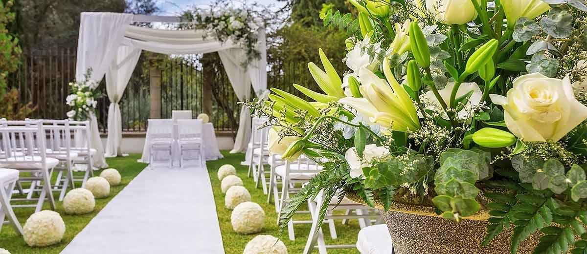 Unique Wedding Aisle Decoration Ideas That We Adore