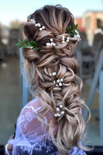 babys breath wedding ideas blonde textured hair down with fresh white flowers styles_by_reneemarie