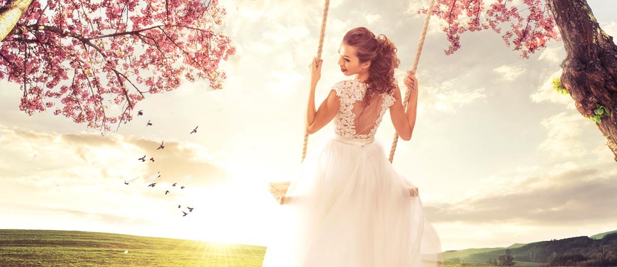 12 Cheap Wedding Dresses Under $1,000 + FAQs