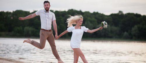 20 Ideas How To Choose The Best Engagement Photo Poses
