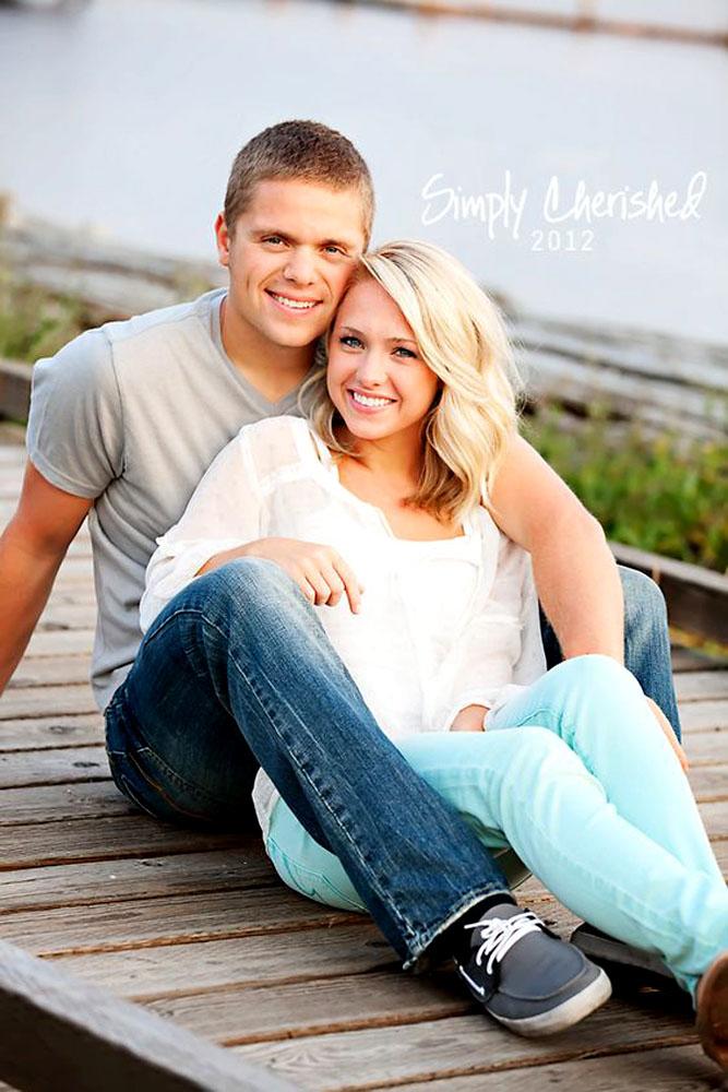 Fun Engagement Picture Poses - photopostsblog.com