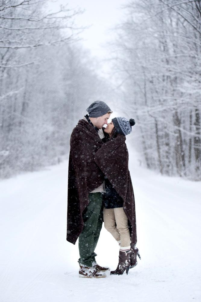 winter sweet moments engagement photos 3