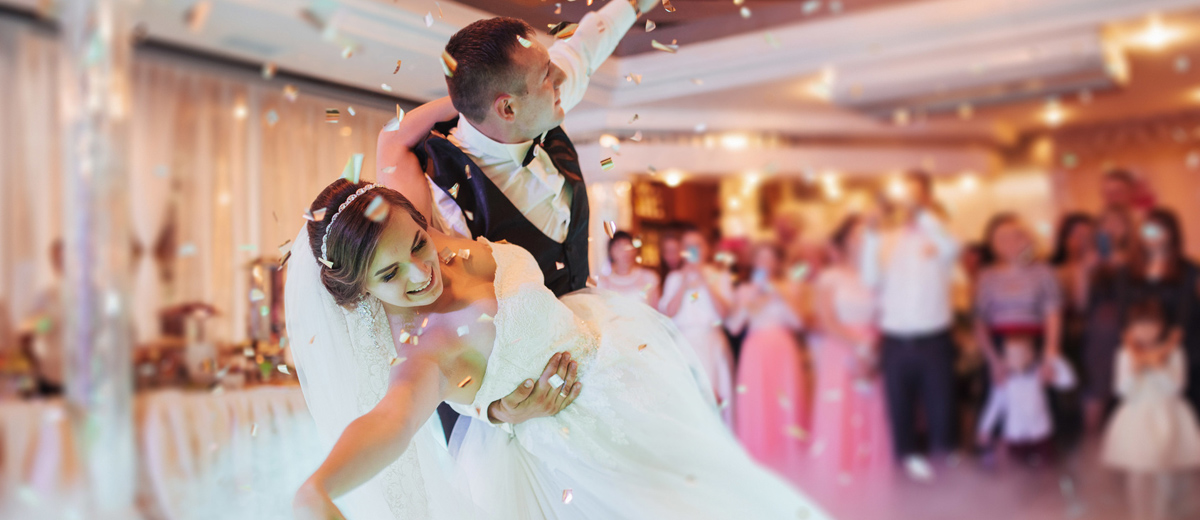 first dance wedding shots featured image