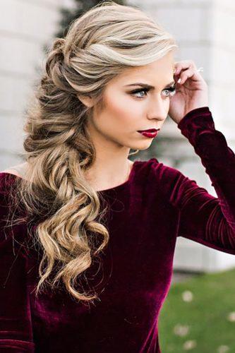 33 Curly Wedding Hairstyles From Playful To Chic Wedding Forward