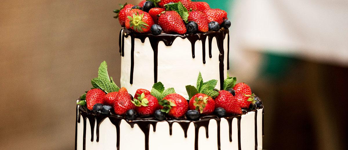 Drip Wedding Cakes 30+ Ideas & FAQs