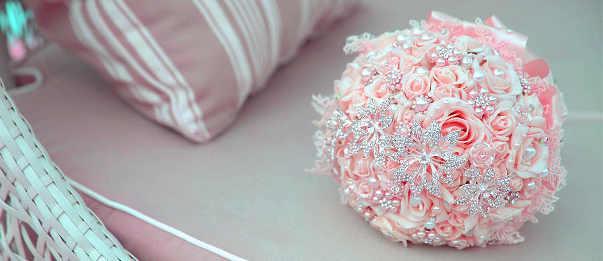 24 Brooch Wedding Bouquets That Will Excite You
