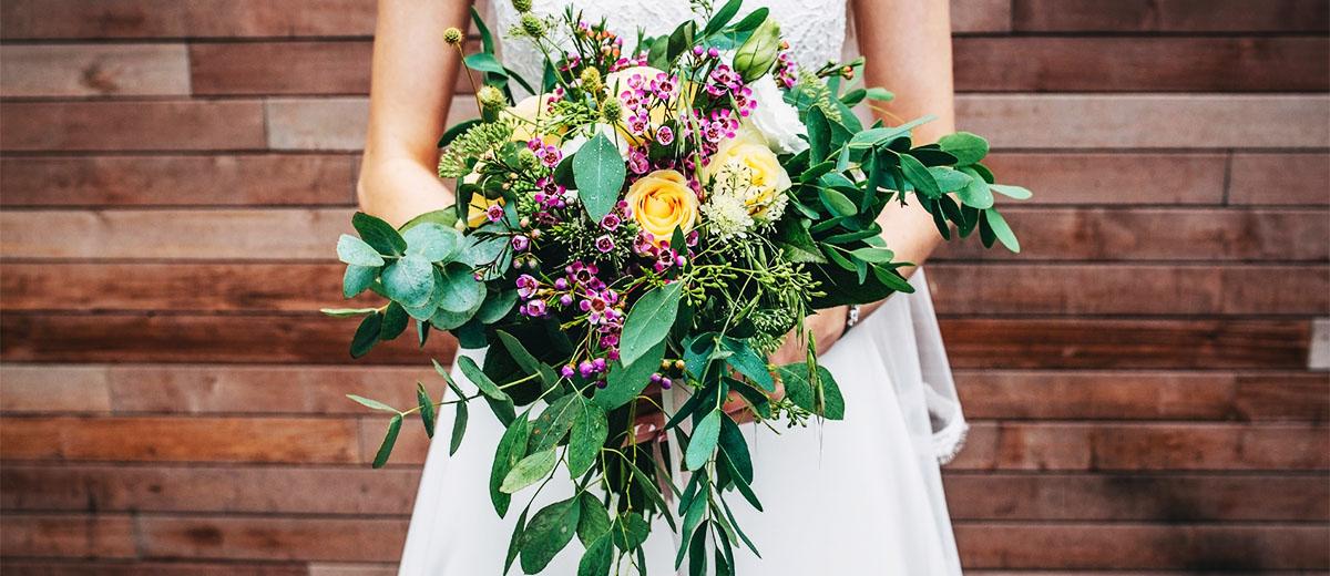 Charming Foliage: 48 Green Wedding Florals That Are Gaining Attention