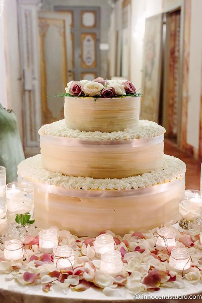 italian wedding cakes tender-italian-cake-with flowers innocentistudio