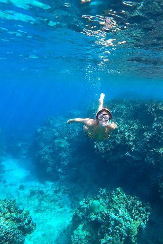 affordable honeymoon packages jamaica girl diving at the ocean