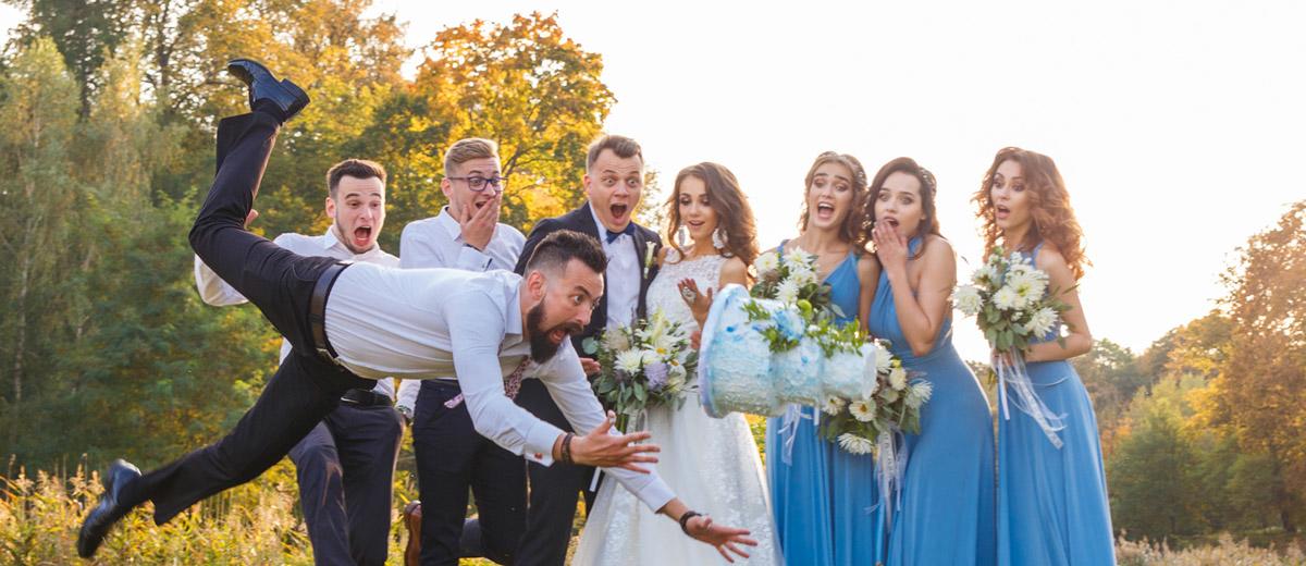 awkward wedding photos featured image