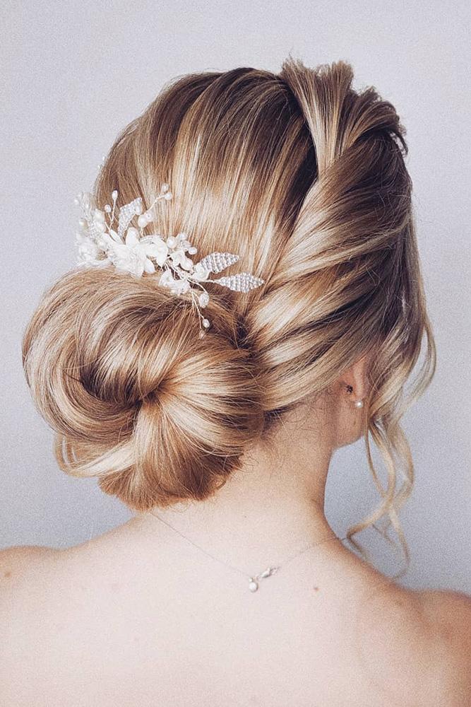 easy wedding hairstyles low bun with side swept bridal_hairstylist