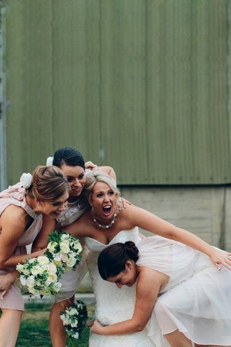 funny wedding pictures bridesmaids with bride ljm photography