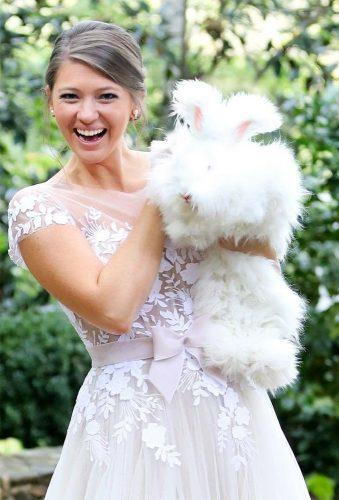 wedding pets bride with white rabbit vuephoto
