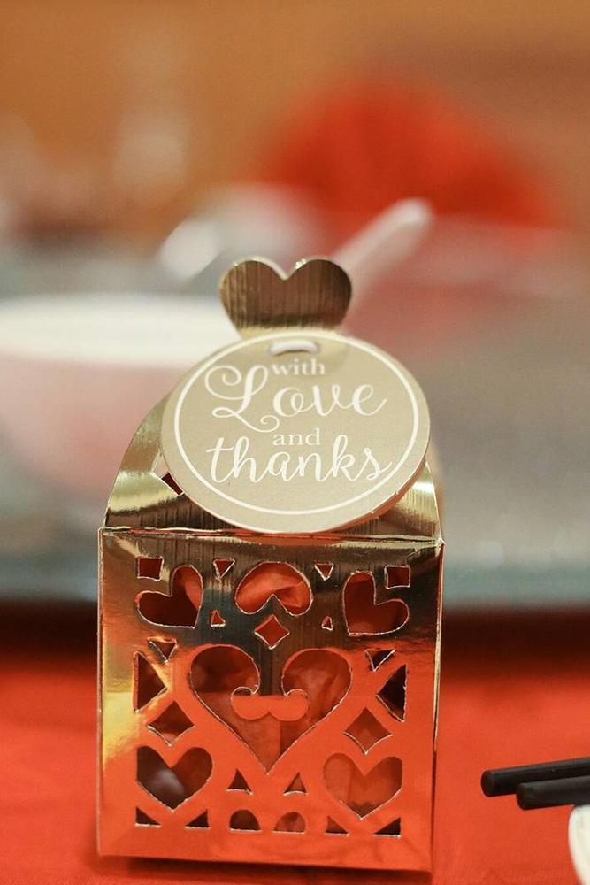 cheap wedding favors under one dollar a box eastwedwest via instagram