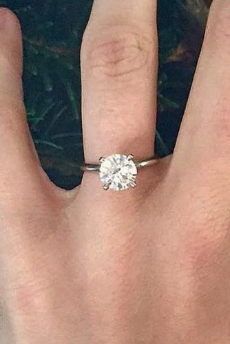 ritani simple round cut solitaire diamond gold