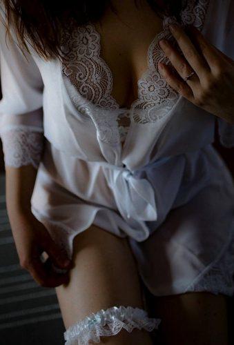 wedding boudoir book seductive garter momentonia